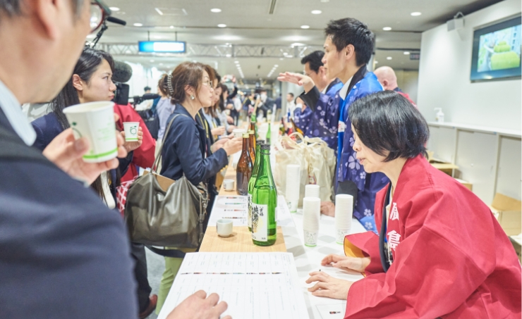 お酒の試飲